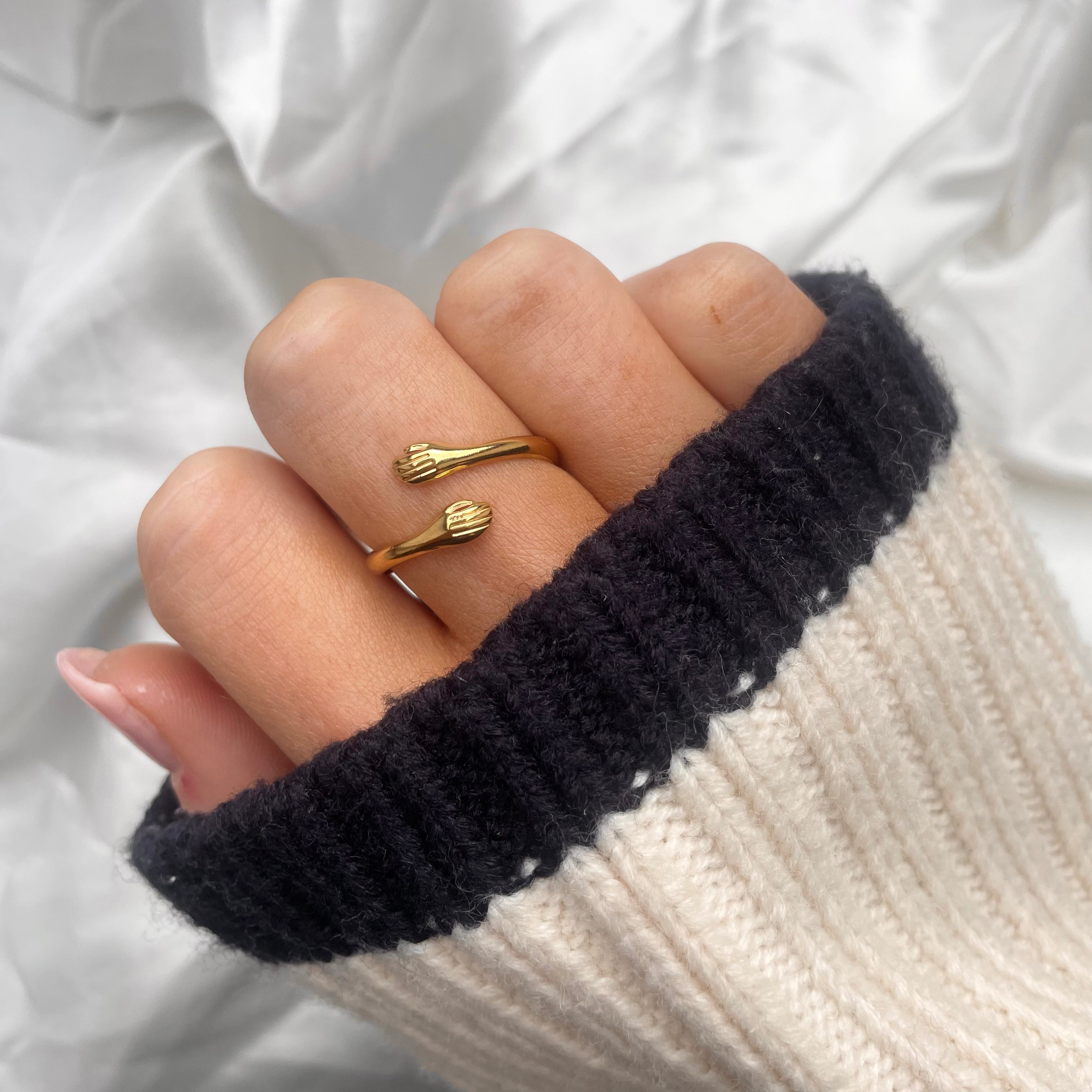 Hug Ring